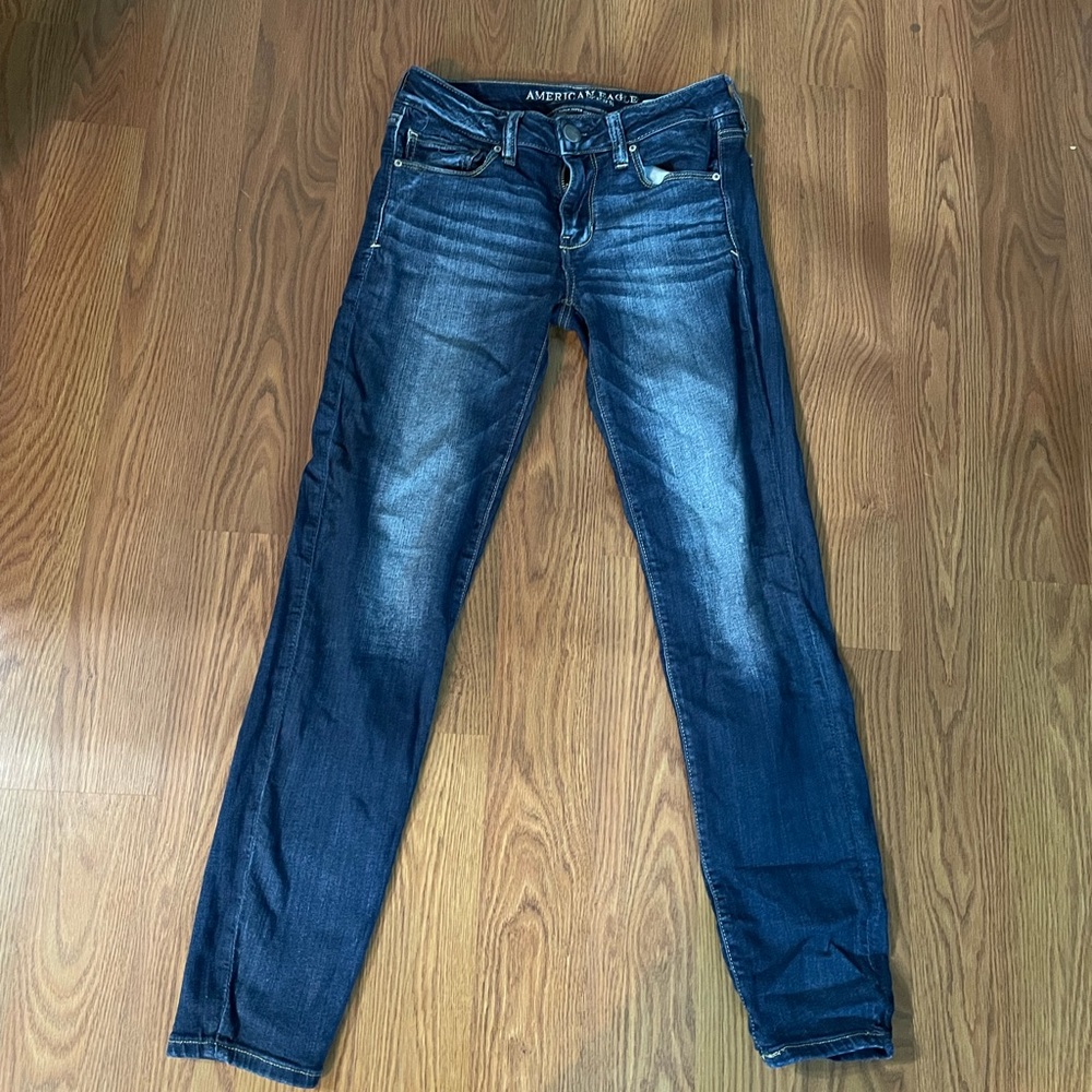 American Eagle woman’s mid-rise super super stretch size 4
